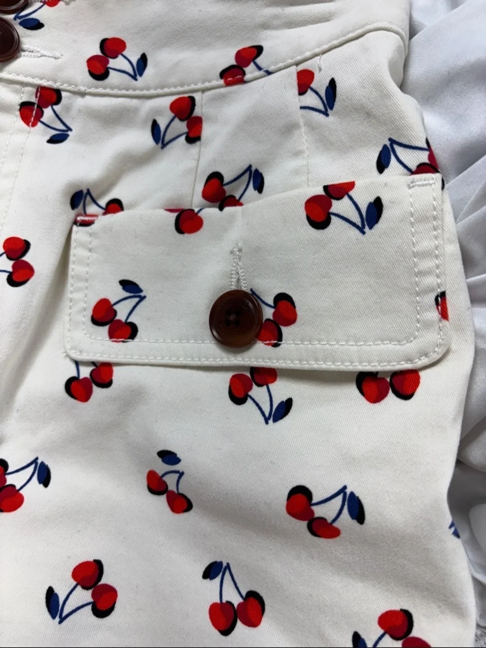 kate spade White High-Waist Cherry toss cotton  Shorts with pockets size 2